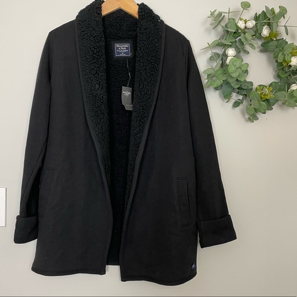 Abercrombie & Fitch Jackets & Blazers - NWT Abercrombie & Fitch Sherpa Sweater Jacket